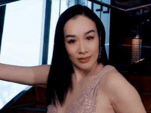 钟丽缇豪妇荡乳 3：情色大片，极致诱惑