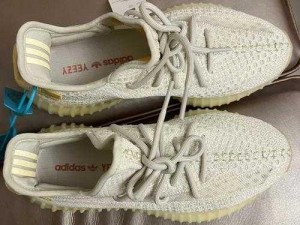 yeezy350小雏菊变色原理;yeezy350 小雏菊为何会变色？其变色原理是什么？